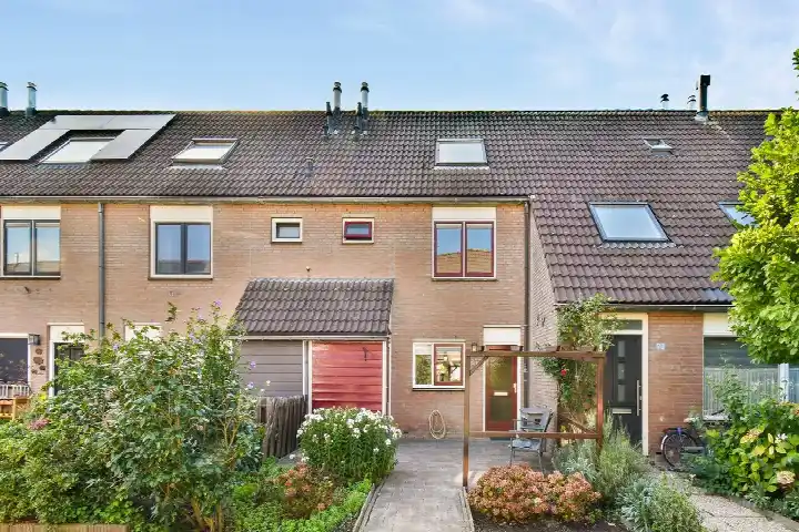 Tussenwoning te koop: Simon Vestdijk-erf 91, Pearl Buck-erf en omgeving Dordrecht