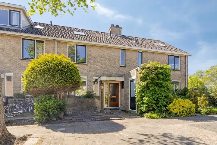 Terraced house for sale: Simon Vestdijklaan 12, Haaswijk-Oost Oegstgeest