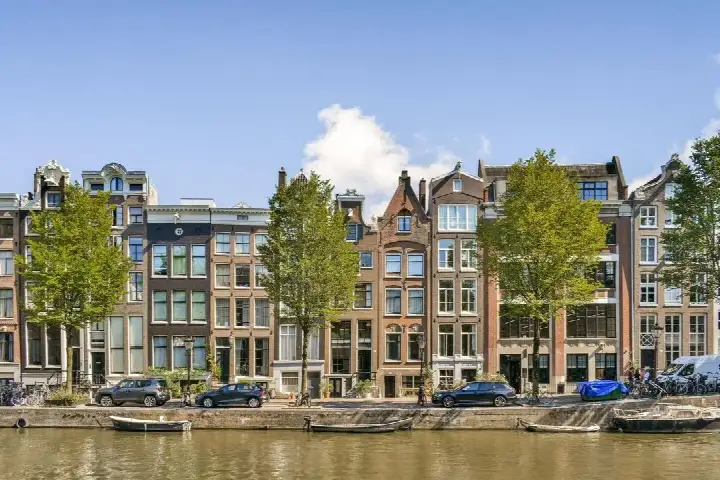 Tussenwoning te koop: Singel 145, Spuistraat-Noord Amsterdam