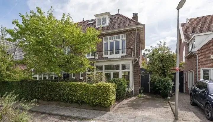 Twee-onder-één-kap te koop: Singel 78, Bijlstraat Bussum