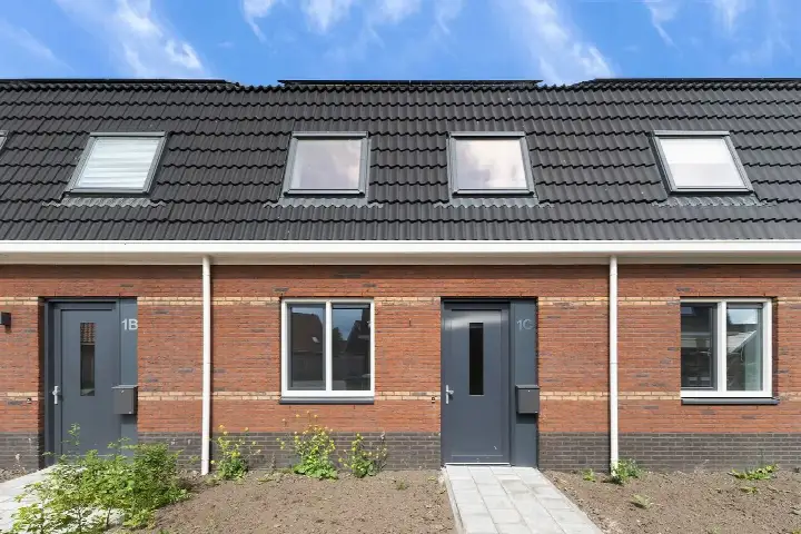 Tussenwoning te koop: Sinnebuorren 1C, Marrum Marrum