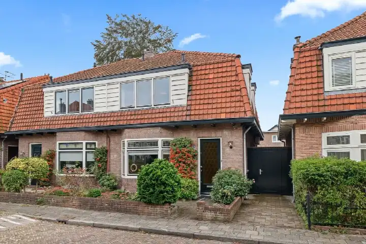 Twee-onder-één-kap te koop: Sint Ansfridusstraat 45, Bekenstein / De Luiaard Amersfoort