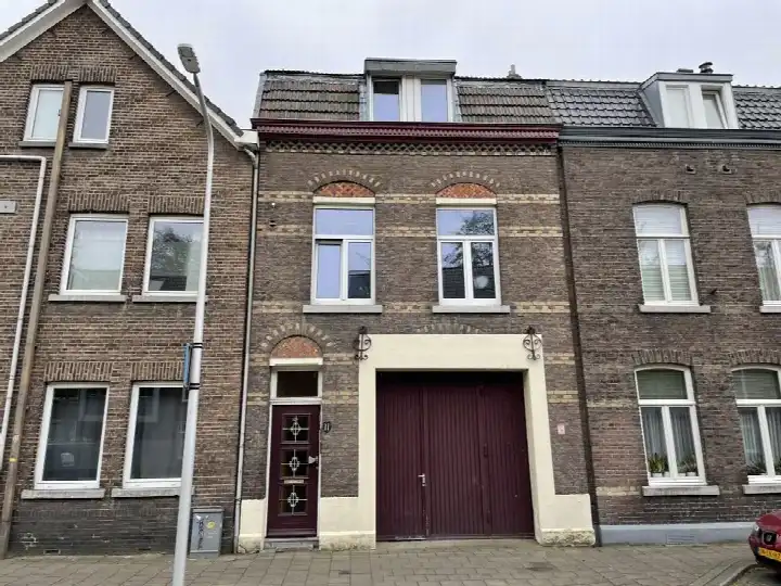 Tussenwoning te huur: Sint Antoniuslaan 11, Sint Maartenspoort Maastricht