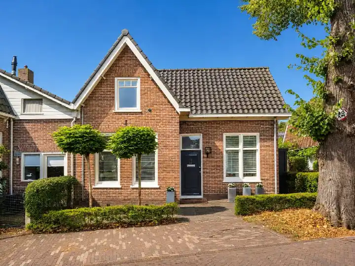 Twee-onder-één-kap te koop: Sint Antoniusstraat 10, Boendermaker Bergen (Nh)