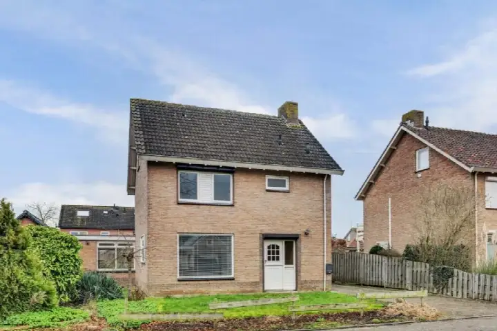 Detached house for sale: Sint Antoniusstraat 10, Velddriel Velddriel