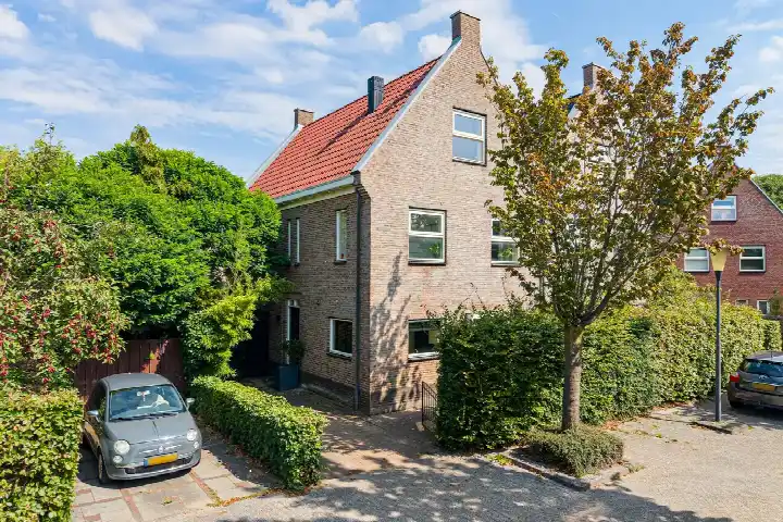 Semi-detached for sale: Sint Eustatius 4, Eilandenbuurt-Noordoost Zoetermeer