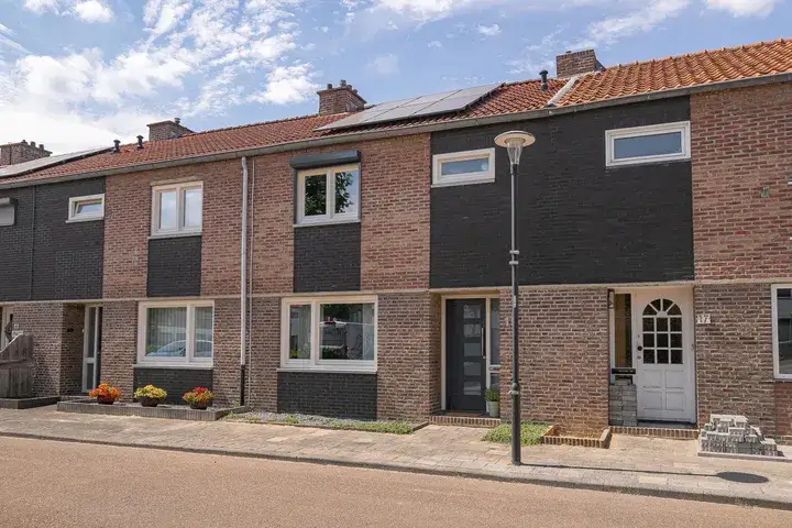 Tussenwoning te koop: Sint Gerlachplein 15, Sint Gerlach Valkenburg