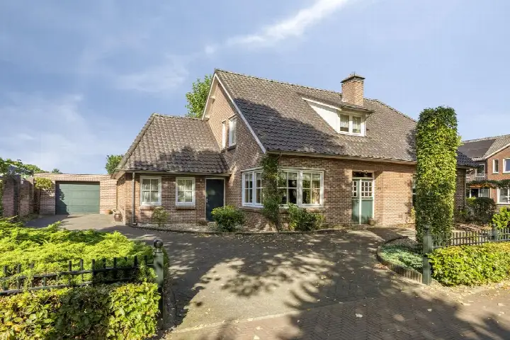 Detached house for sale: Sint Josephplein 33, Venhorst Venhorst