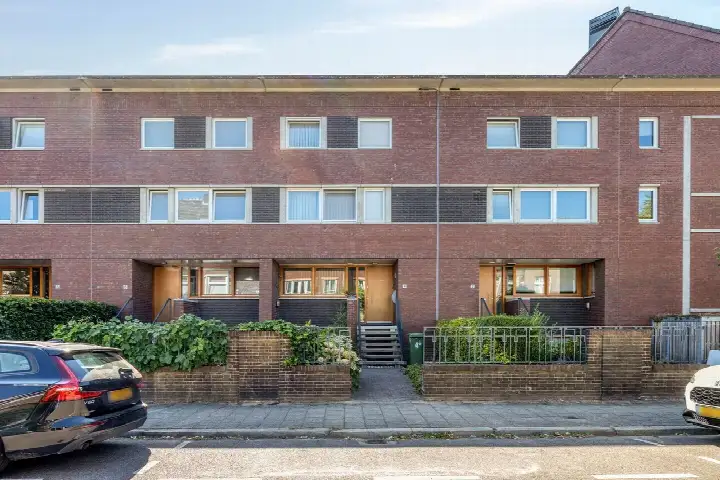 Tussenwoning te koop: Sint Monulphusweg 4, Villapark Maastricht