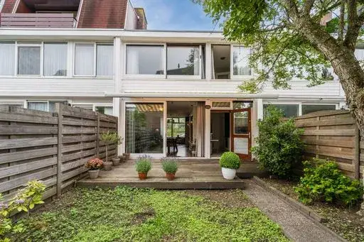 Tussenwoning te koop: Sint Philipsland 13, Vredeveldbuurt Amstelveen