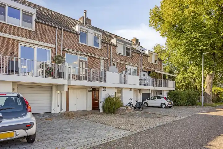 Terraced house for sale: Sint Pietersluisweg 38, Villapark Maastricht