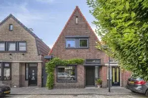 Twee-onder-één-kap te koop: Sint Vincentiusstraat 4, Centrum Oosterhout