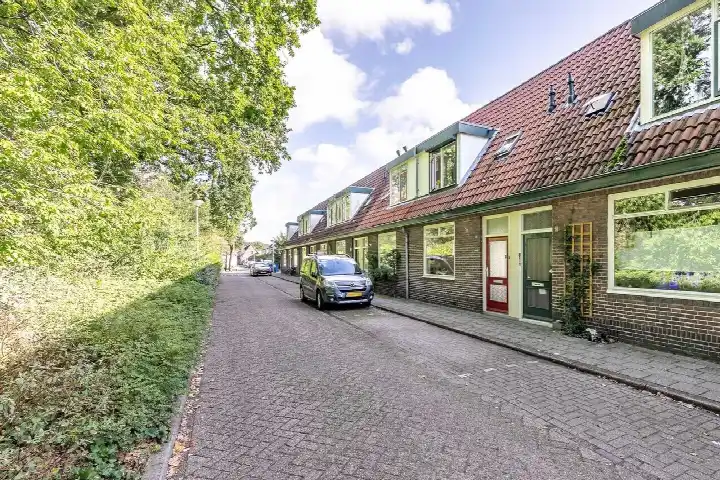 Terraced house for sale: Sint Willibrordusstraat 4, Gerrit van Stellingwerfstraat e.o. Amersfoort