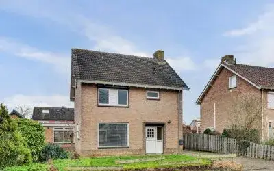 Detached house for sale: Sint Antoniusstraat 10, Velddriel Velddriel