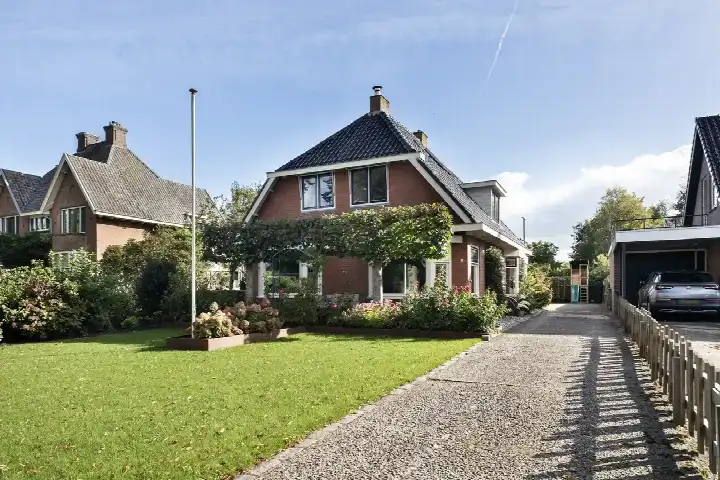 Vrijstaande woning te koop: Skoalikkers 27, Augustinusga Augustinusga