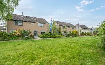 Twee-onder-één-kap te koop: Slangenborg 11, Roden West Roden