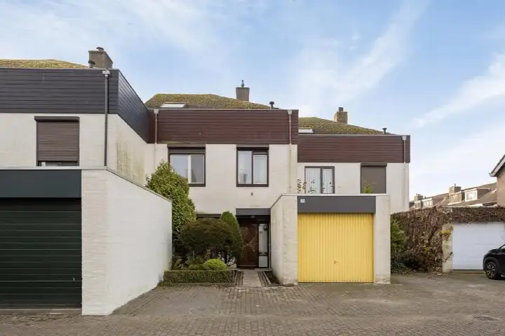 Terraced house for sale: Slangenburgstraat 26, Ypelaar Breda