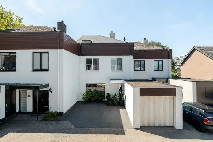 Twee-onder-één-kap te koop: Slangenburgstraat 8, Ypelaar Breda