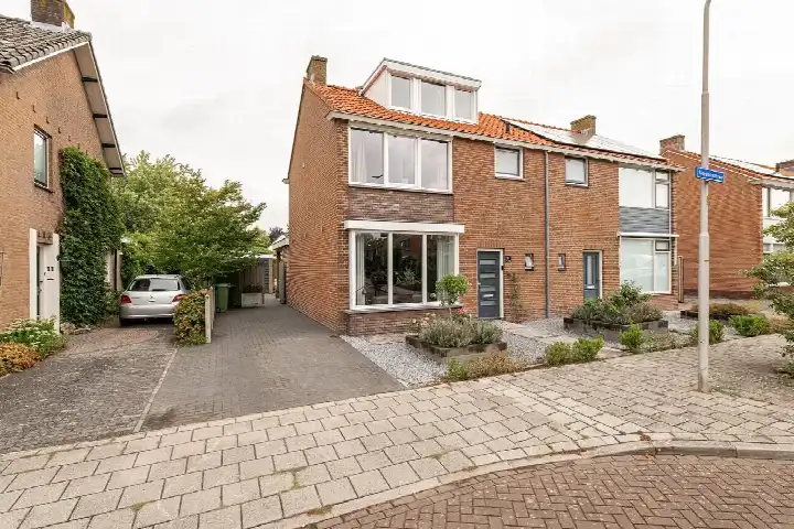 Twee-onder-één-kap te koop: Sleedoornstraat 9, Geldermalsen West Geldermalsen