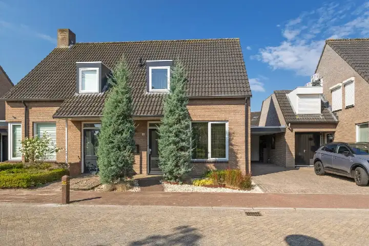 Tussenwoning te koop: Sleutelbloem 11, Boekel Boekel