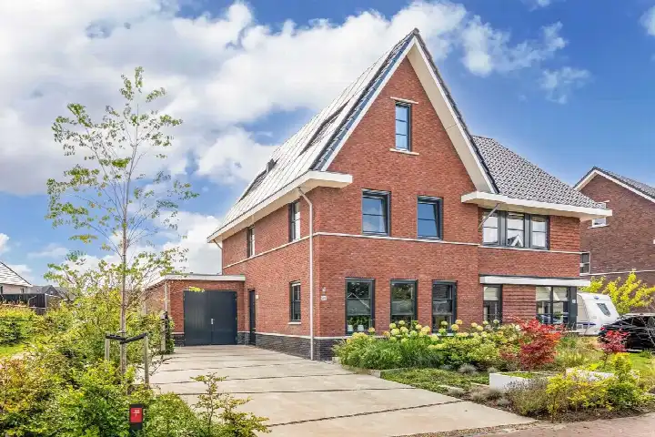 Twee-onder-één-kap te koop: Sleutelbloem 39, Buitengebied ten zuiden van Leek Leek