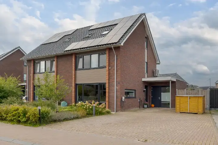 Semi-detached for sale: Sleutelbloem 47, Buitengebied ten zuiden van Leek Leek