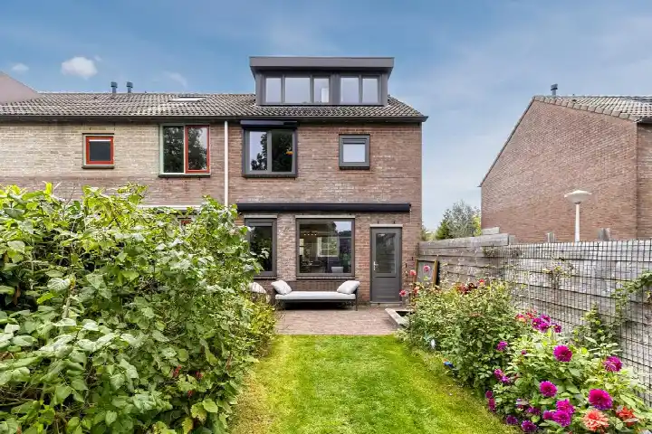 Hoekwoning te koop: Slichtenhorststraat 18, Reigersbos 4 Amsterdam
