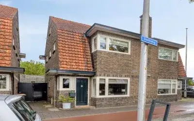 Twee-onder-één-kap te koop: Sloetsweg 49, Noord Hengelo