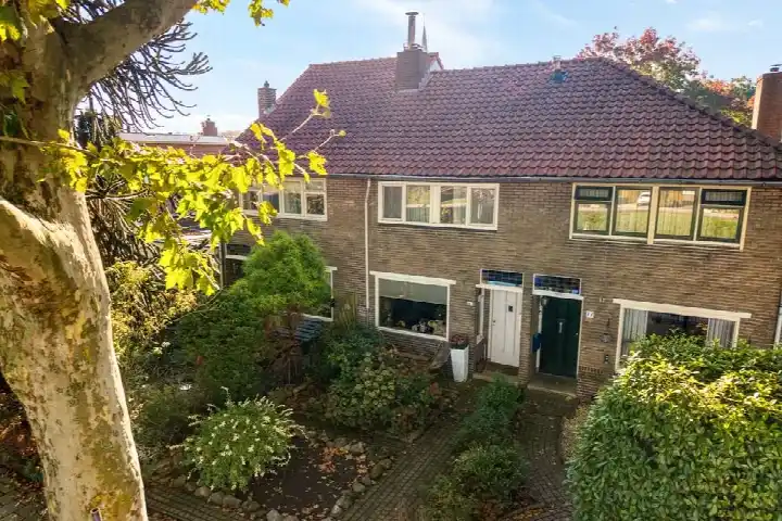 Terraced house for sale: Sluiskade Zuidzijde 79, Java en omgeving Almelo