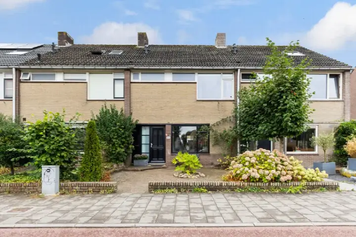 Tussenwoning te koop: Sluisoordlaan 416, Anklaar Apeldoorn