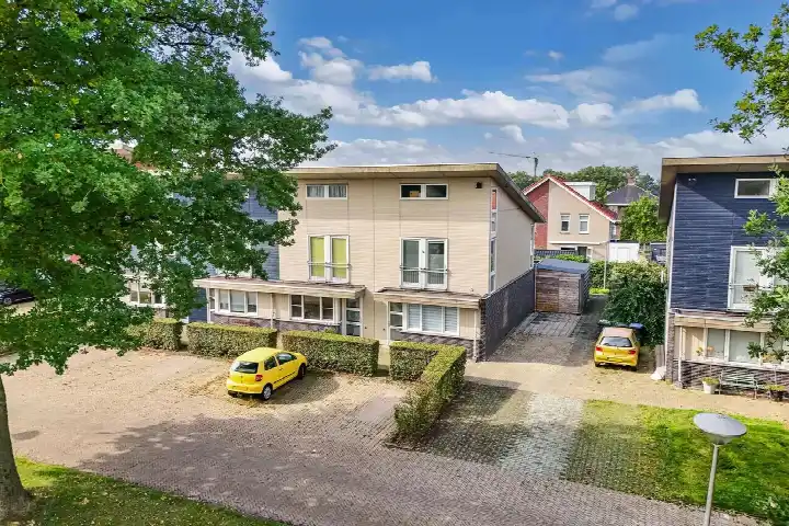 Corner house for sale: Smaragd 39, Burmaniapark Drachten