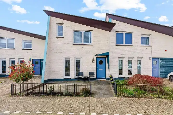 Tussenwoning te koop: Smaragdhof 24, Regenboogbuurt Zuid Almere