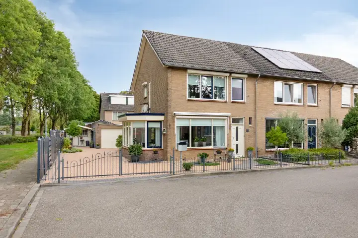 Corner house for sale: Smetanastraat 12, Zonnemaat Zevenaar