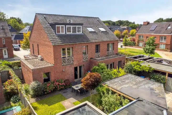 Twee-onder-één-kap te koop: Smetanastraat 18, Componistenbuurt-Zuid Amersfoort