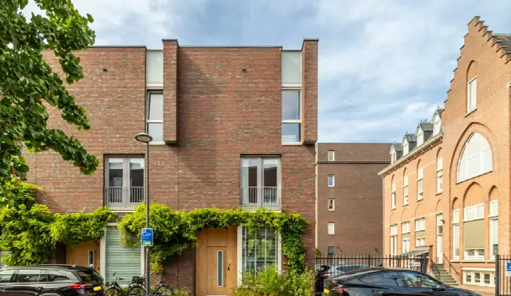 Tussenwoning te koop: Smits van Waesberghestraat 11, Station Breda
