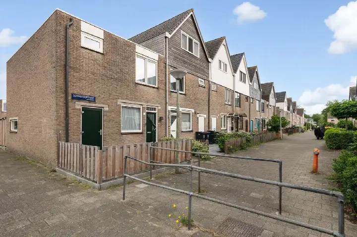 Corner house for sale: Sommelsdijkstraat 1, Reigersbos 4 Amsterdam