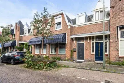 Terraced house for sale: Sophiastraat 32, Emmastraat en omgeving Dordrecht