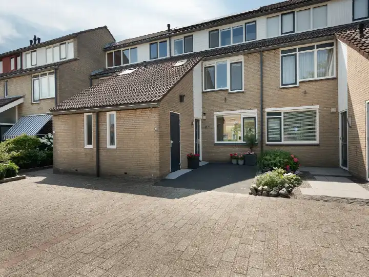 Terraced house for sale: Sotaweg 70, Roelofarendsveen-Noord Roelofarendsveen