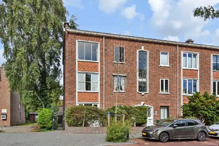 Apartment for sale: Spaarwaterstraat 106, Bezuidenhout-Oost 'S-Gravenhage