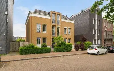 Twee-onder-één-kap te koop: Spakenburgkade 43, Zuiderzeestedenbuurt-West Amersfoort