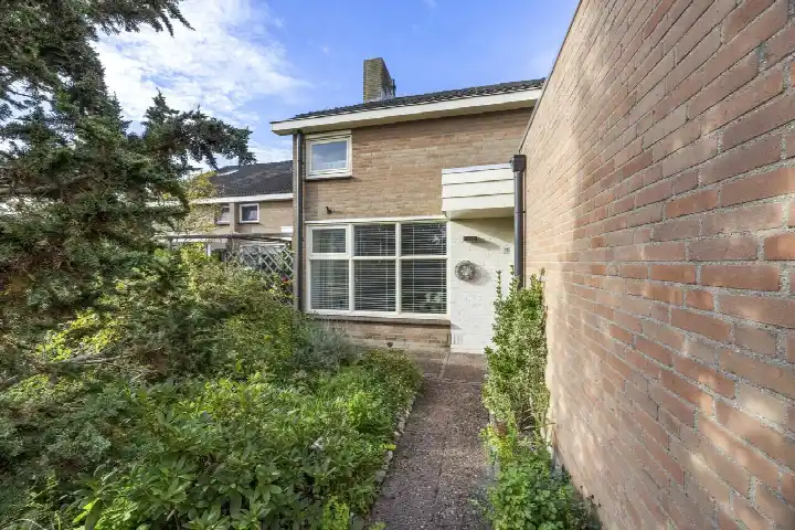 Terraced house for sale: Sparrenstraat 23, 't Zand-Tabakshof Huissen