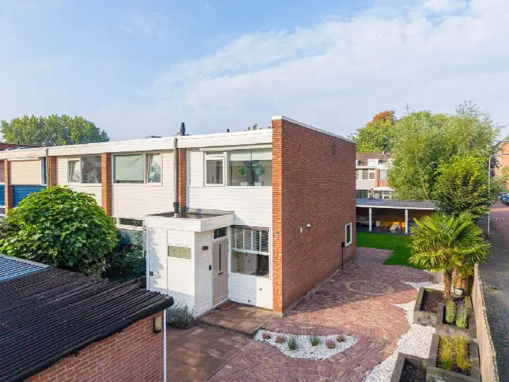 Corner house for sale: Sparstraat 2, Bomenbuurt Alphen Aan Den Rijn
