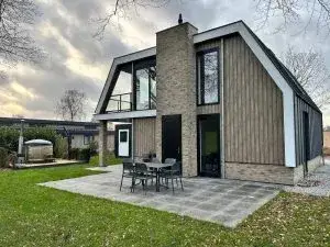 Vrijstaande woning te koop: Spijkweg 15, Buitengebied Biddinghuizen Biddinghuizen