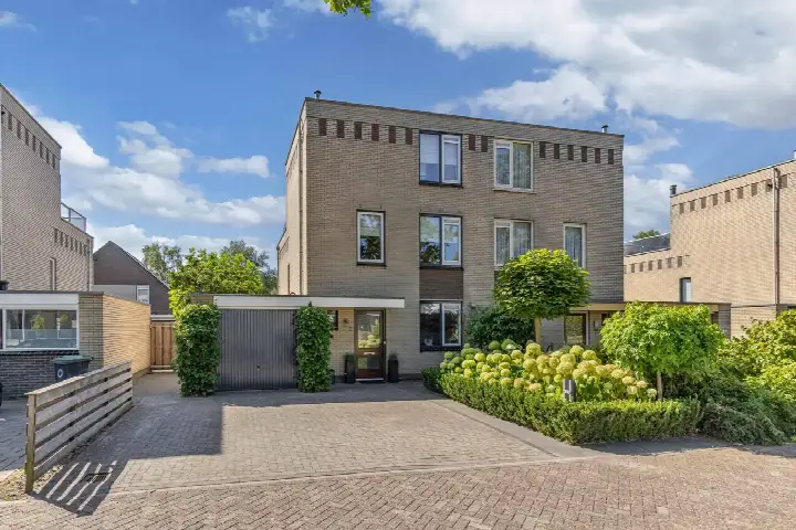 Twee-onder-één-kap te koop: Splitting 60, De Venen centrum Drachten