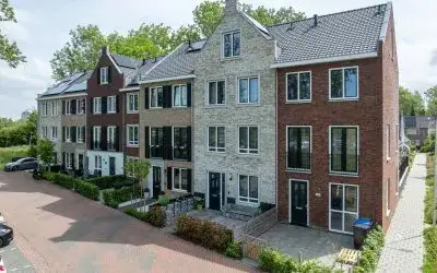 Tussenwoning te koop: Spoorbaan 155, Kanaalzicht Hellevoetsluis