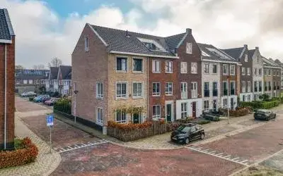 Hoekwoning te koop: Spoorbaan 27, Kanaalzicht Hellevoetsluis