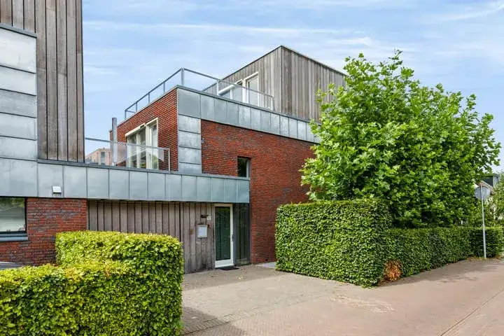 Corner house for sale: Spoorbrugweg 50, Welgelegen Apeldoorn