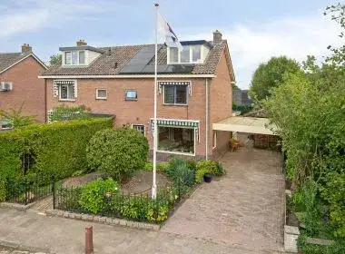 Twee-onder-één-kap te koop: Spoorlaan 6, Vreeland Dorp Vreeland