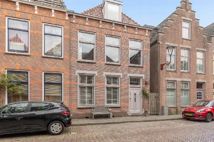 Corner house for sale: Spoorstraat 46, Spoorbuurt Alkmaar