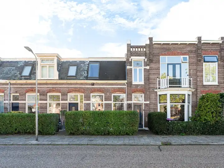 Tussenwoning te koop: Spoorstraat 66, Achter de Hoven Leeuwarden